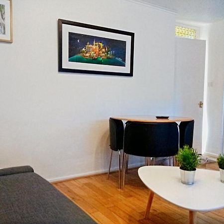 Very Central Location- Free Parking - 2 Bedrooms Белфаст Екстериор снимка